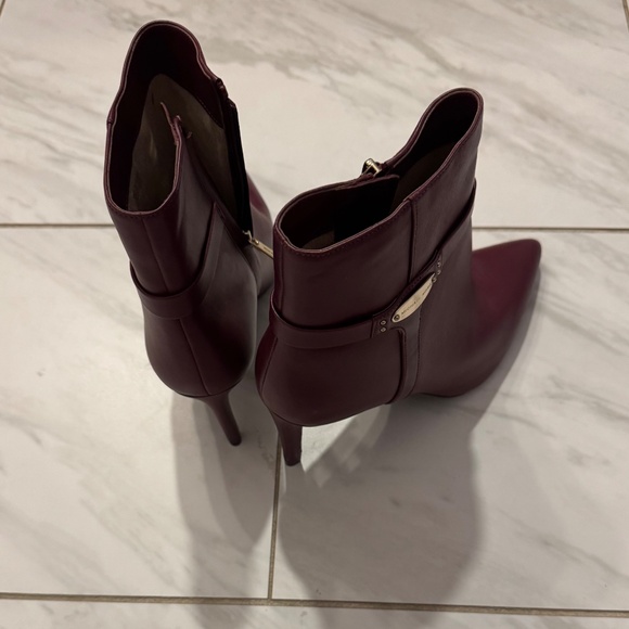 Shoe - Picture 3 of 5